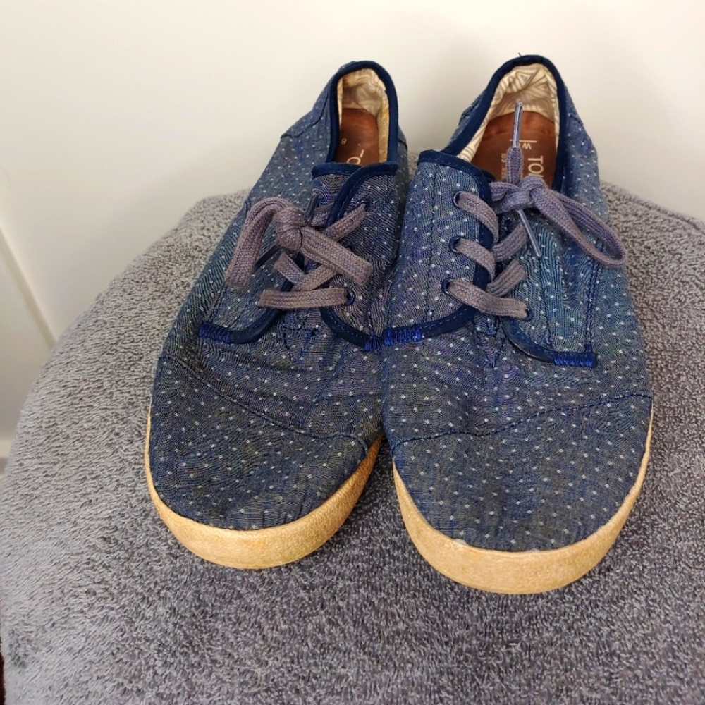 Toms sneakers